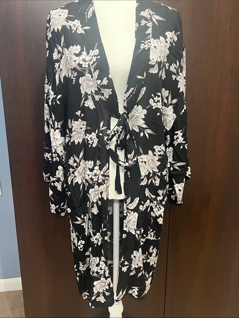 Spiritual Gangster Black Floral Tie-Front Kimono Cardigan Robe NEW